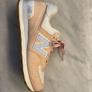 Womens new balance shoes. Size 7.5.